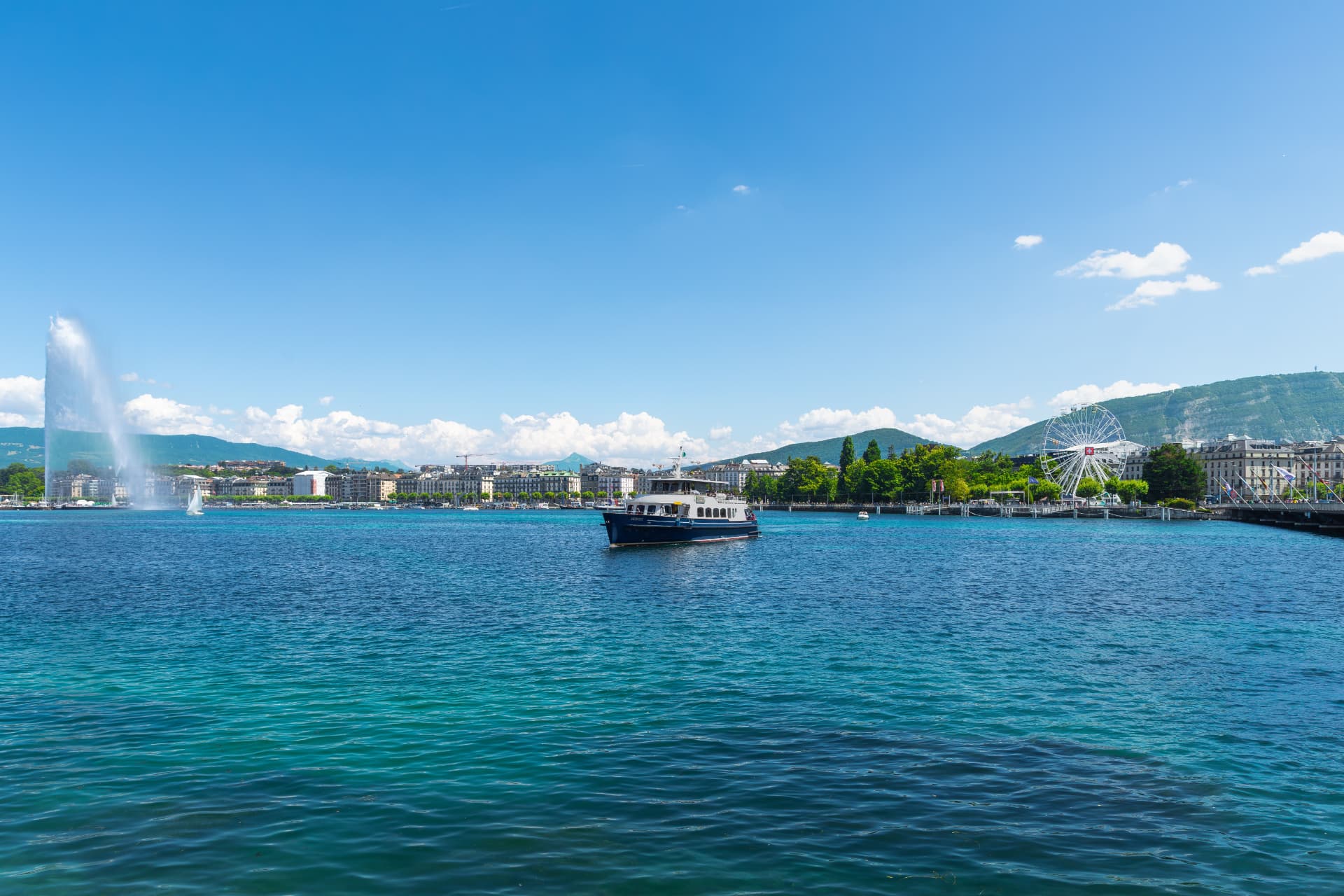 Vue de Genève et du Jet d'Eau depuis le lac Léman, territoire d'Estate Advisory